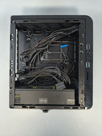 korpus-mini-itx-s-blokom-pitaniem-big-0