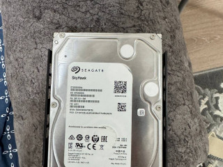 zestkii-disk-8tb-6500casov-narabotka-v-idealnom-sostoianii