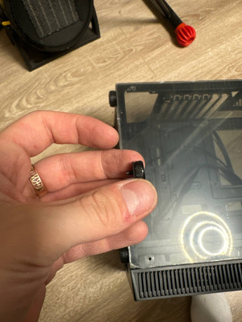 almaty-kupliu-gde-mozno-naiti-takie-bolty-ctob-steklo-prikrutit-big-0