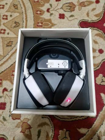 steelseries-arctis-pro-wireless-belye-big-1