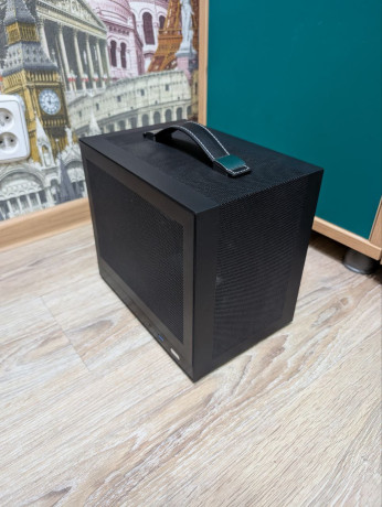 prodam-korpus-shiny-snake-g200-mini-itx-vmeshhaet-v-sebia-atx-bp-bolsoi-kuler-videokartu-do-275mm-big-1