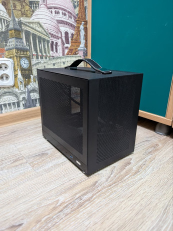 prodam-korpus-shiny-snake-g200-mini-itx-vmeshhaet-v-sebia-atx-bp-bolsoi-kuler-videokartu-do-275mm-big-0