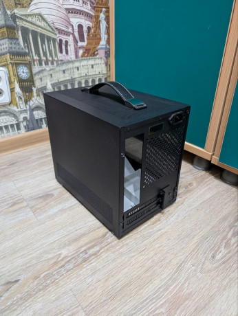 prodam-korpus-shiny-snake-g200-mini-itx-vmeshhaet-v-sebia-atx-bp-bolsoi-kuler-videokartu-do-275mm-big-2