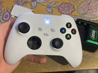 prodam-geimpaddzoistik-ot-xbox