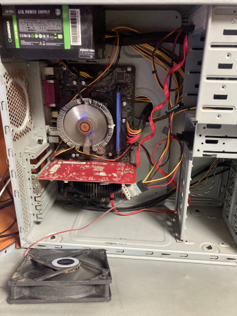 pk-dlia-raboty-i-multimedia-stabilnaia-sborka-na-servernom-processore-big-1