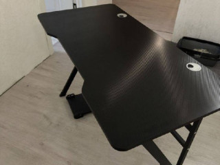 talgar-prodam-kompiuternyi-stol-v-otlicnom-sostoianii-27000-tg
