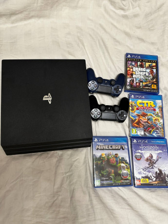 v-prodaze-komplektom-1sony-playstation-4-pro-1tb-big-2