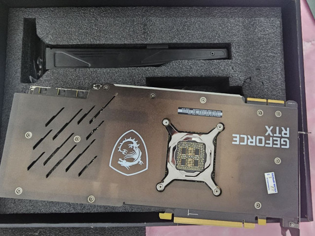 videokarta-rtx-3090-ot-msi-gaming-x-trio-big-1