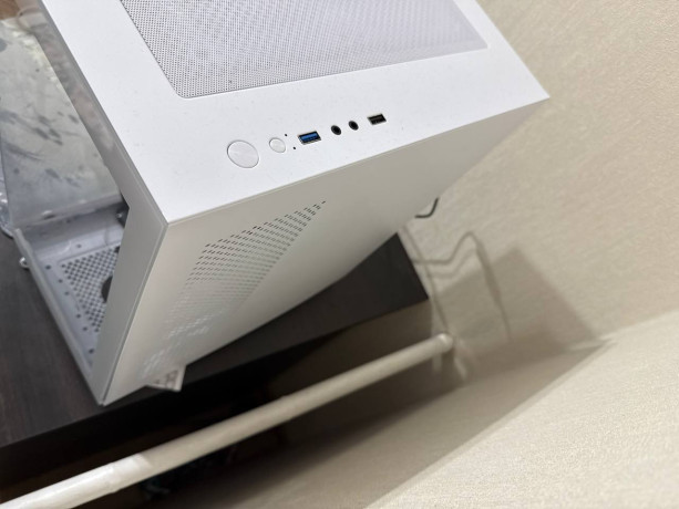 prodam-sistemnyi-korpus-xtreon-aqua-white-big-2