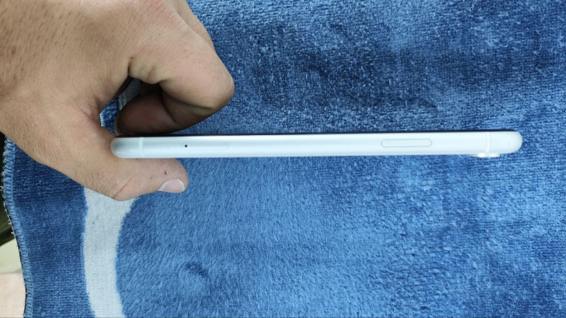 iphone-xr-64gb-bez-remonta-big-3