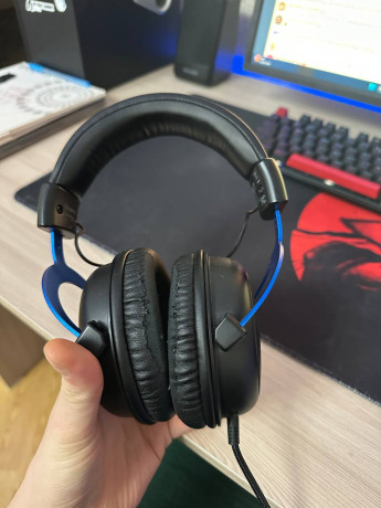 obmeniaiu-nausniki-hyperx-cloud-na-besprovodnye-big-0