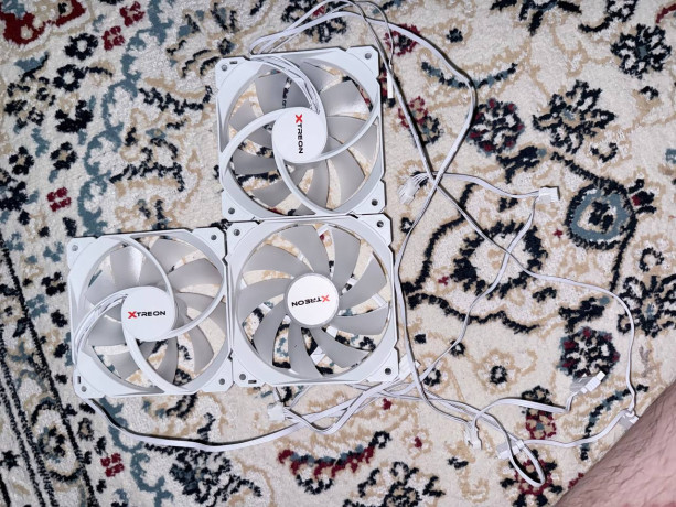 prodaetsia-ventiliatory-korpusnye-xtreon-white-argb-3-pin-v-xorosem-sostoianii-120-mm-big-1