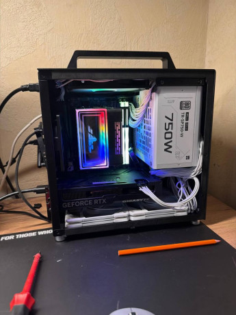 vsem-salem-ishhu-kompaktnyi-pk-kotoryi-mozno-budet-vziat-s-soboi-pri-neobxodimosti-po-tipu-kak-na-f-big-0