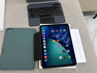 prodam-pocti-novyi-ipad-256-gb-kuplen-v-ispace-sostoianie-otlicnoe-ne-remontirovalsia-v-komplekte