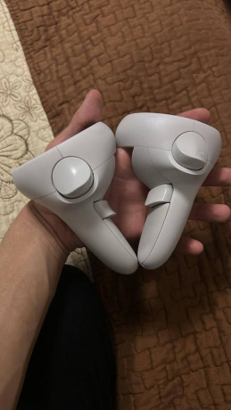 prodam-vr-meta-quest-2-128gb-sostoianie-bomba-pokupal-nedavno-cena250k-torg-ne-bolsoi-big-1