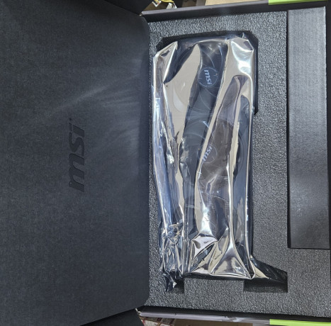 videokarta-msi-rtx-5080-shadow-3x-oc-16-gb-geforse-rtx-5080-big-1