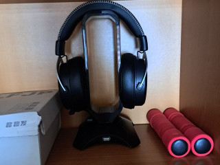 prodam-bez-provodnoi-igrovoi-nausnik-bloody-s-podsvetkoi