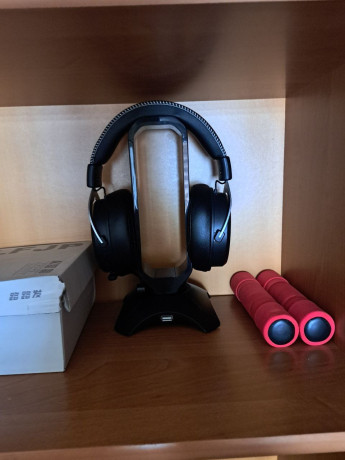 prodam-bez-provodnoi-igrovoi-nausnik-bloody-s-podsvetkoi-big-0