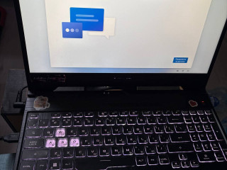 asus-tuf-f15-nistiakikovrik-myska-nausniki-i-oxlazdenie