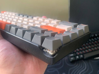 65-xorosie-lineinye-krasnye-svitci-knopki-ne-zalepaiut