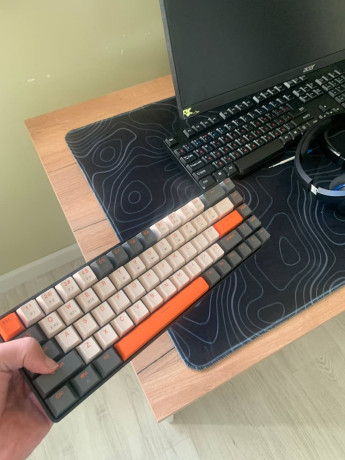 65-xorosie-lineinye-krasnye-svitci-knopki-ne-zalepaiut-big-1