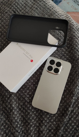 obmeniaiu-soversenno-novyi-xiaomi-15t-pro-na-xiaomi-15-ili-cto-nibud-eshhe-predlagaite-big-0