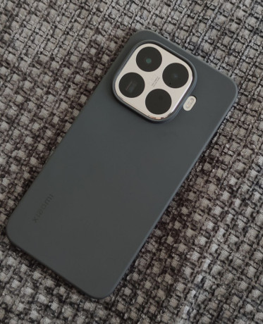 obmeniaiu-soversenno-novyi-xiaomi-15t-pro-na-xiaomi-15-ili-cto-nibud-eshhe-predlagaite-big-1