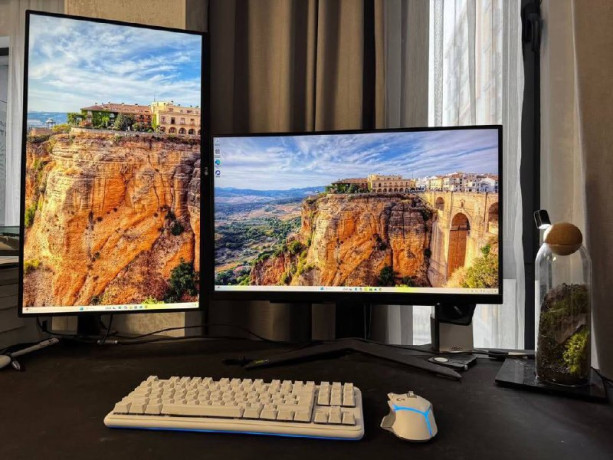 lg-27qn880-b-ips-qhd-s-firmennym-ergo-kronsteinom-ocen-udoben-dlia-rabocego-setapa-big-0