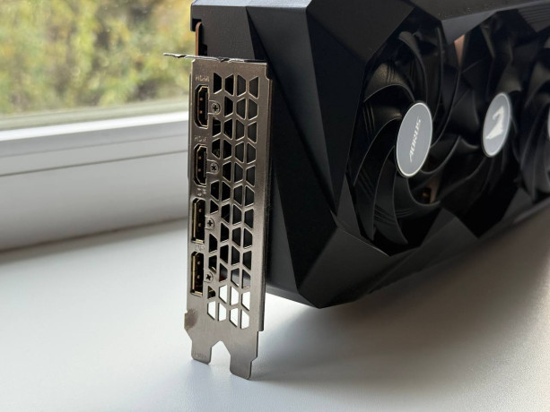 prodam-videokartu-gigabyte-aorus-master-radeon-6900xt-16gb-big-0