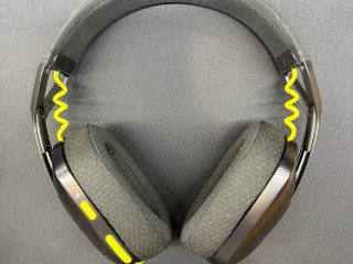 besprovodnye-nausnikii-logitech-g435-s-donglom