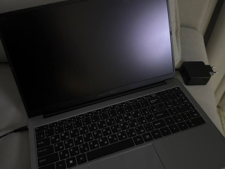 rabocii-noutbuk-dlia-raboty-prodaiu-po-nizkomu-praisu-iz-za-nenadobnosti-korobka-est-polnostiu-rab