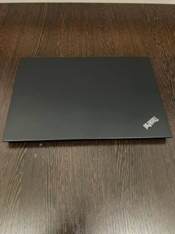 lenovo-thinkpad-t14s-nadeznyi-biznes-ultrabuk-bu-big-2