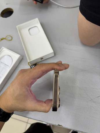 prodam-16-pro-128gb-desert-titanum-v-idealnom-sostoianii-byl-v-remonte-v-oficialnom-servis-centr-big-4