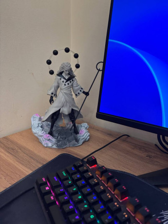 anime-figurki-dlia-vasego-kompiuternogo-stola-sistemnogo-bloka-videokarty-big-1