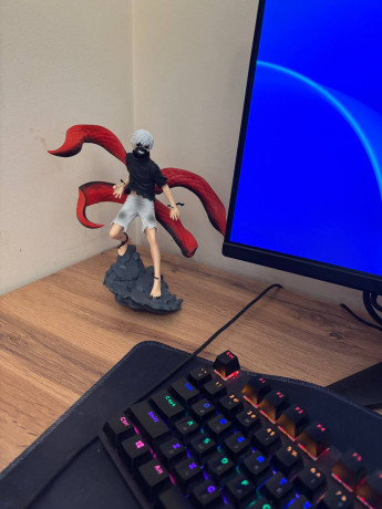 anime-figurki-dlia-vasego-kompiuternogo-stola-sistemnogo-bloka-videokarty-big-0