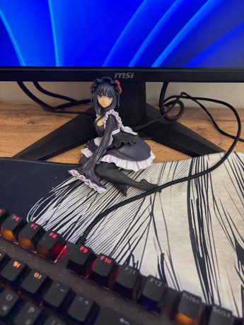 anime-figurki-dlia-vasego-kompiuternogo-stola-sistemnogo-bloka-videokarty-big-3