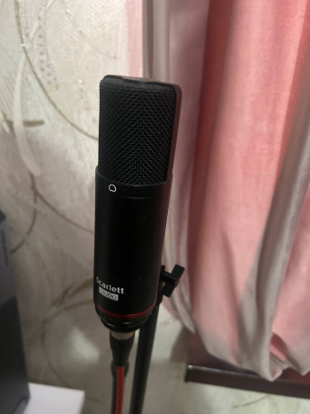 prodam-mikro-i-nausniki-ot-fokusrait-40k-big-1