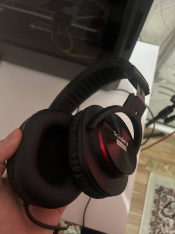 prodam-mikro-i-nausniki-ot-fokusrait-40k-big-0