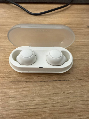 nausniki-sony-wf-c500-s-sumodavom-big-0