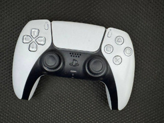 prodam-orig-geimpad-ps-5-vashhe-ne-polzovalsia-pocti-dlia-fify-bral-na-pk-po-itogu-i-fifku-ne-katal