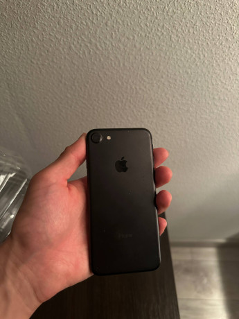 aifon-7-32gb-rabotaet-otlicno-akb-100-big-1