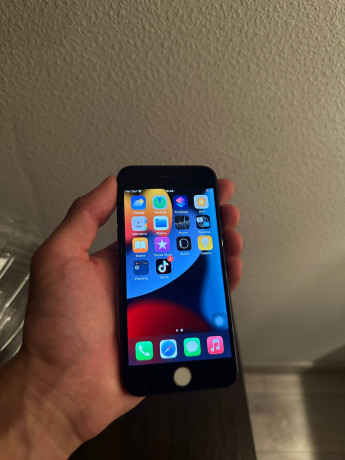 aifon-7-32gb-rabotaet-otlicno-akb-100-big-0