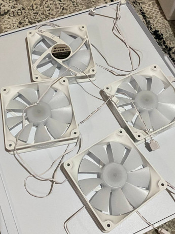 kulery-dlia-korpusa-4st-belye-cougar-novye-3-pin-big-1