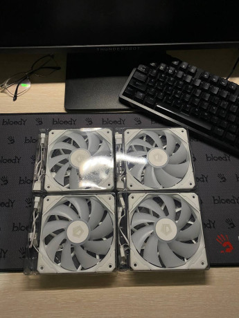 kulery-dlia-korpusa-4st-belye-cougar-novye-3-pin-big-0