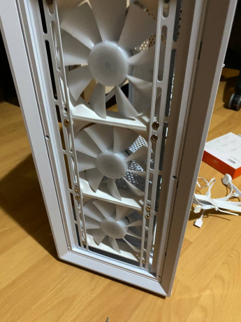 kulery-dlia-korpusa-4st-belye-cougar-novye-3-pin-snial-s-novogo-korpusa-mne-ne-nuzny-big-0