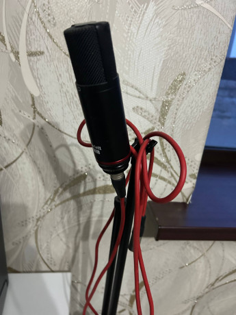 prodaiu-mikrofon-studiinyi-i-nausniki-studiinye-ot-focusrite-scarlettmikrofonxlr-kabel-i-stativ-v-big-0