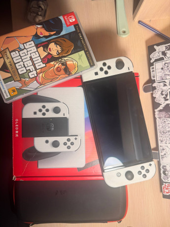 obmen-prodaza-xorosee-sostoianie-full-komplekt-plius-256gb-karta-i-igra-na-kartridze-big-0