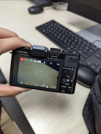 prodaiu-fotoapparat-leica-d-lux-6-big-3