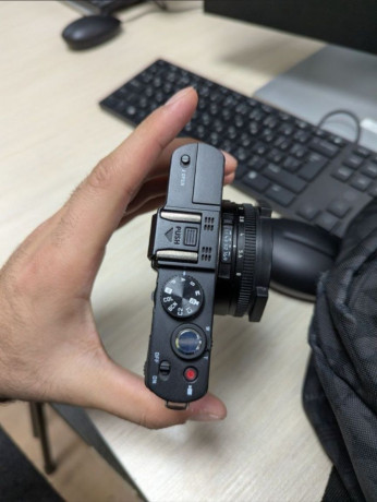 prodaiu-fotoapparat-leica-d-lux-6-big-4