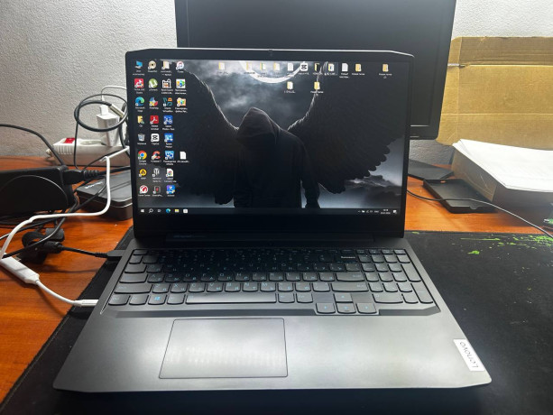 prodam-noutbuk-srocno-big-1